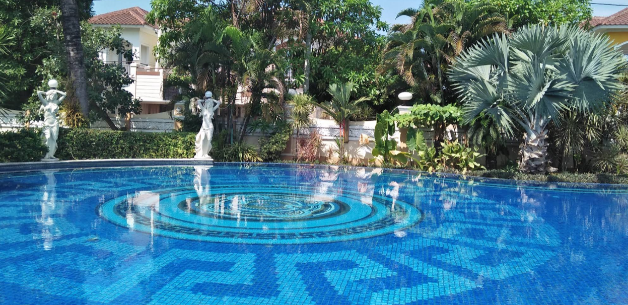 Swimming Pool Graha Wahid